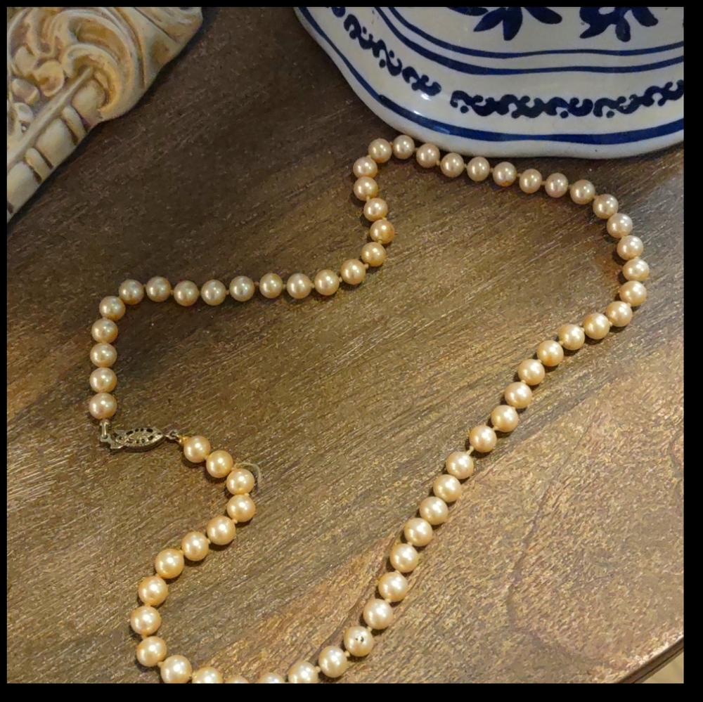 Vintage faux pearl necklace